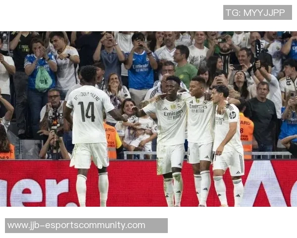 西甲激战：曼城与多特蒙德握手言和精彩瞬间回顾与分析