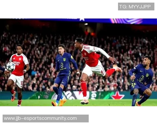 英超激战:里昂大胜马竞四球逆转引发转会风波全场沸腾