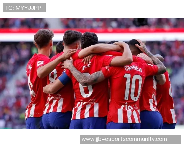 莱比锡大胜曼联六球狂潮红牌事件引发全场热议