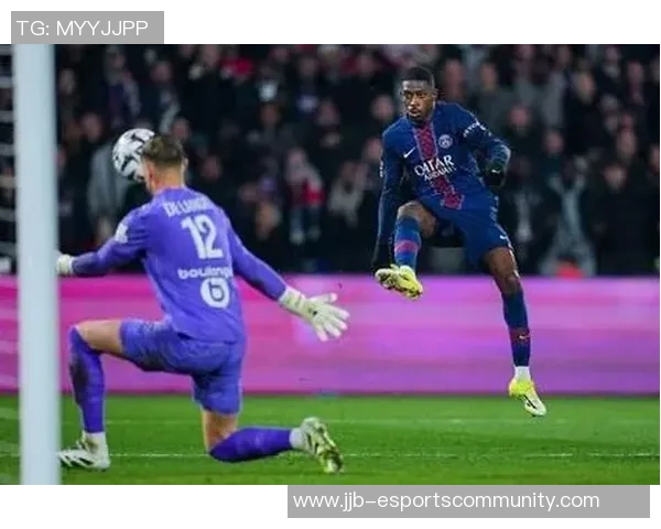 欧联杯精彩对决切尔西与巴黎圣日耳曼战成平局红牌事件引发全场热议